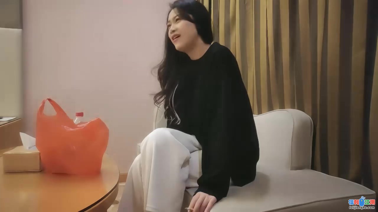 古典美女相貌端，醉酒被叫来上班！【1.3GB】